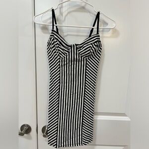 Forever 21 woman’s size small black and white dress